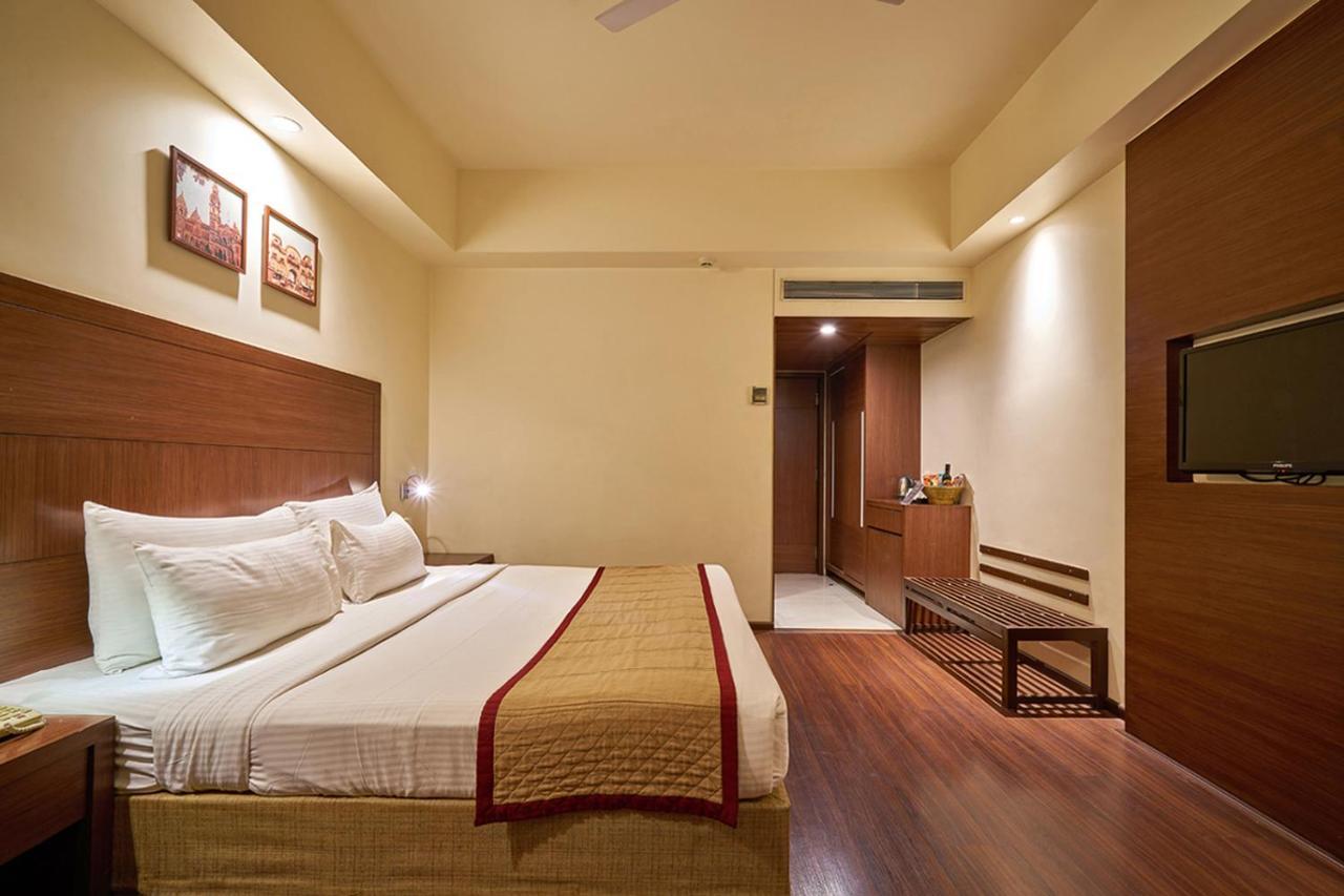 Hotel Ramee Panchshil Kolhapur Esterno foto