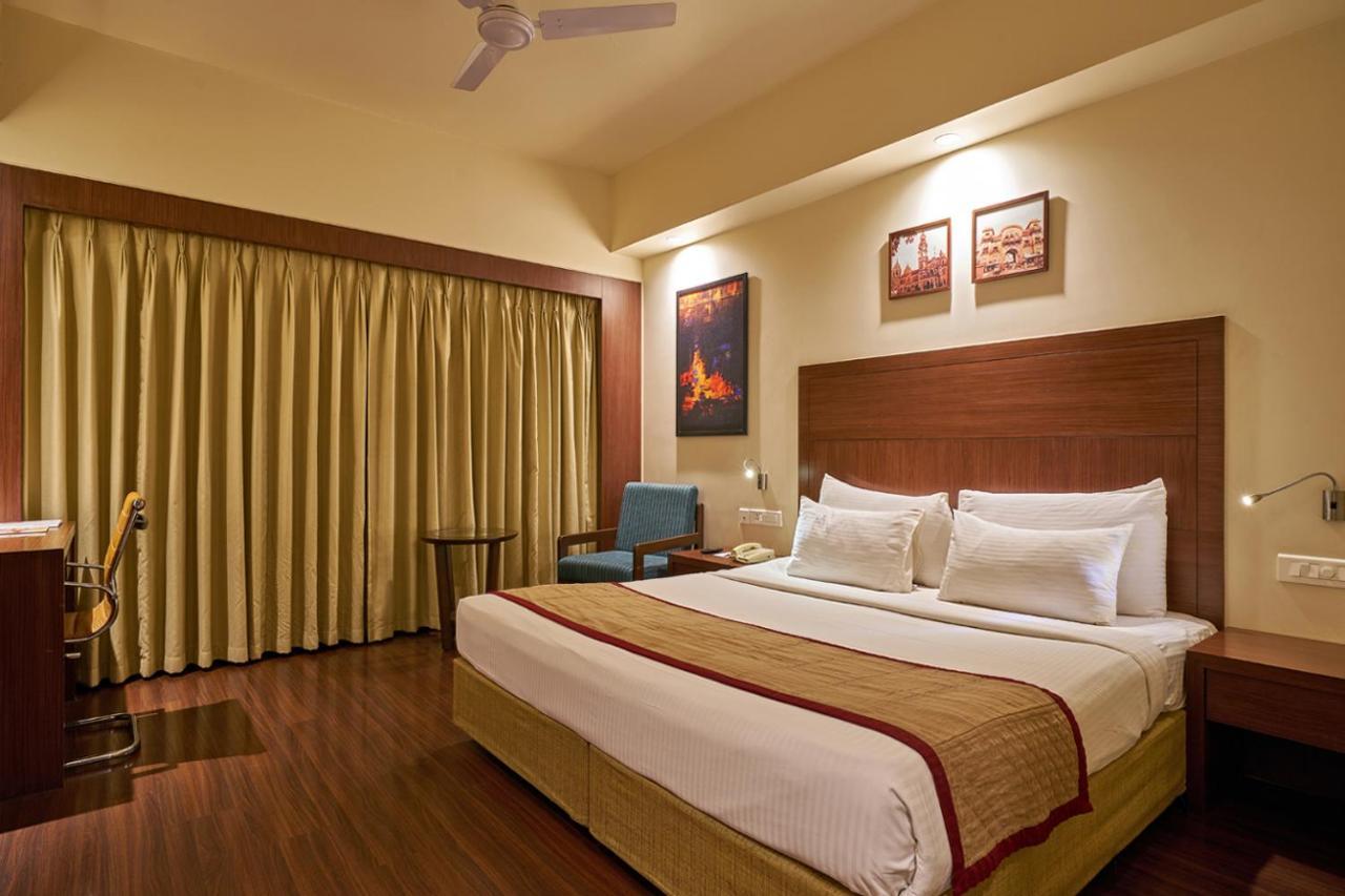Hotel Ramee Panchshil Kolhapur Esterno foto