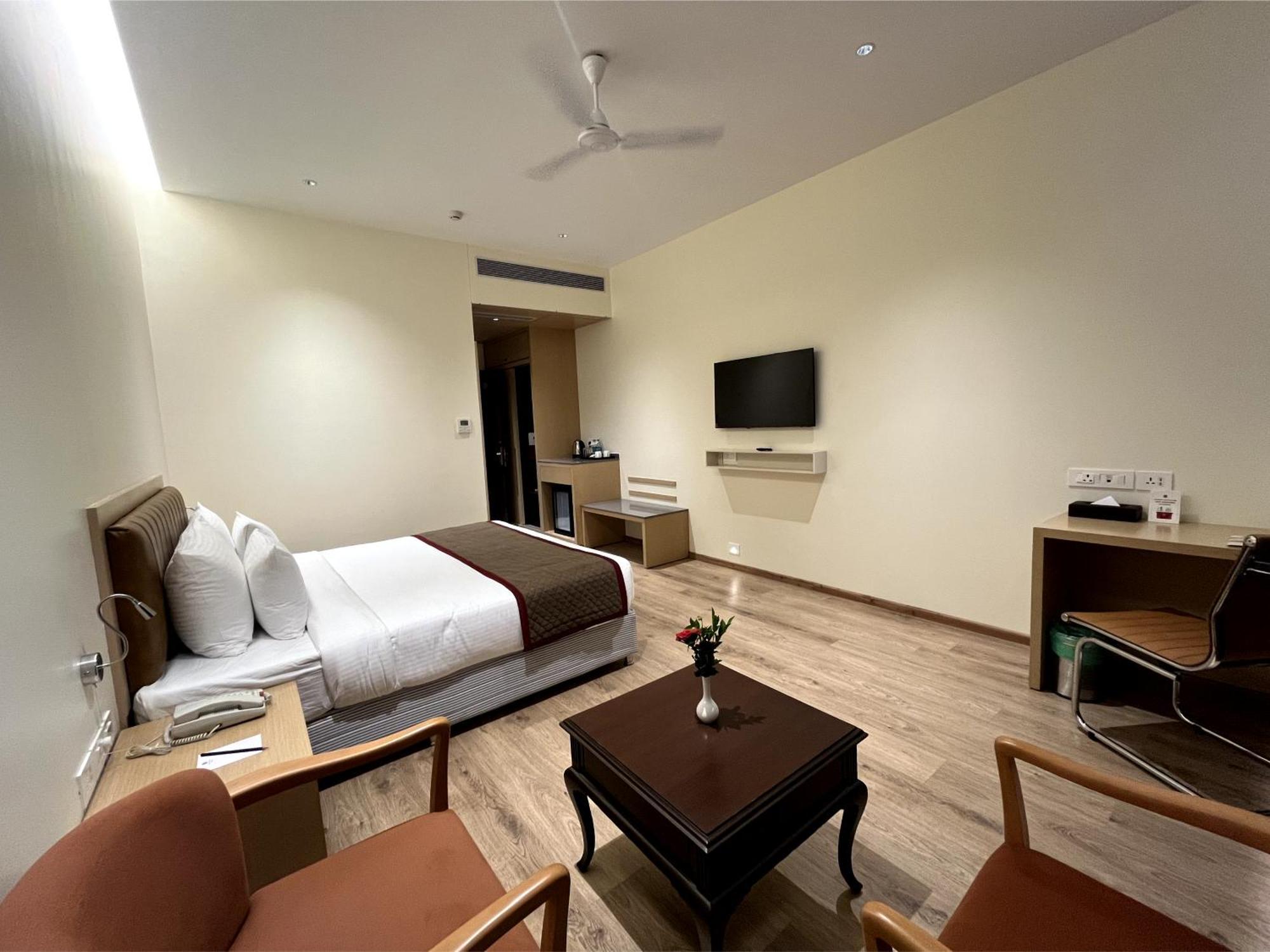 Hotel Ramee Panchshil Kolhapur Esterno foto