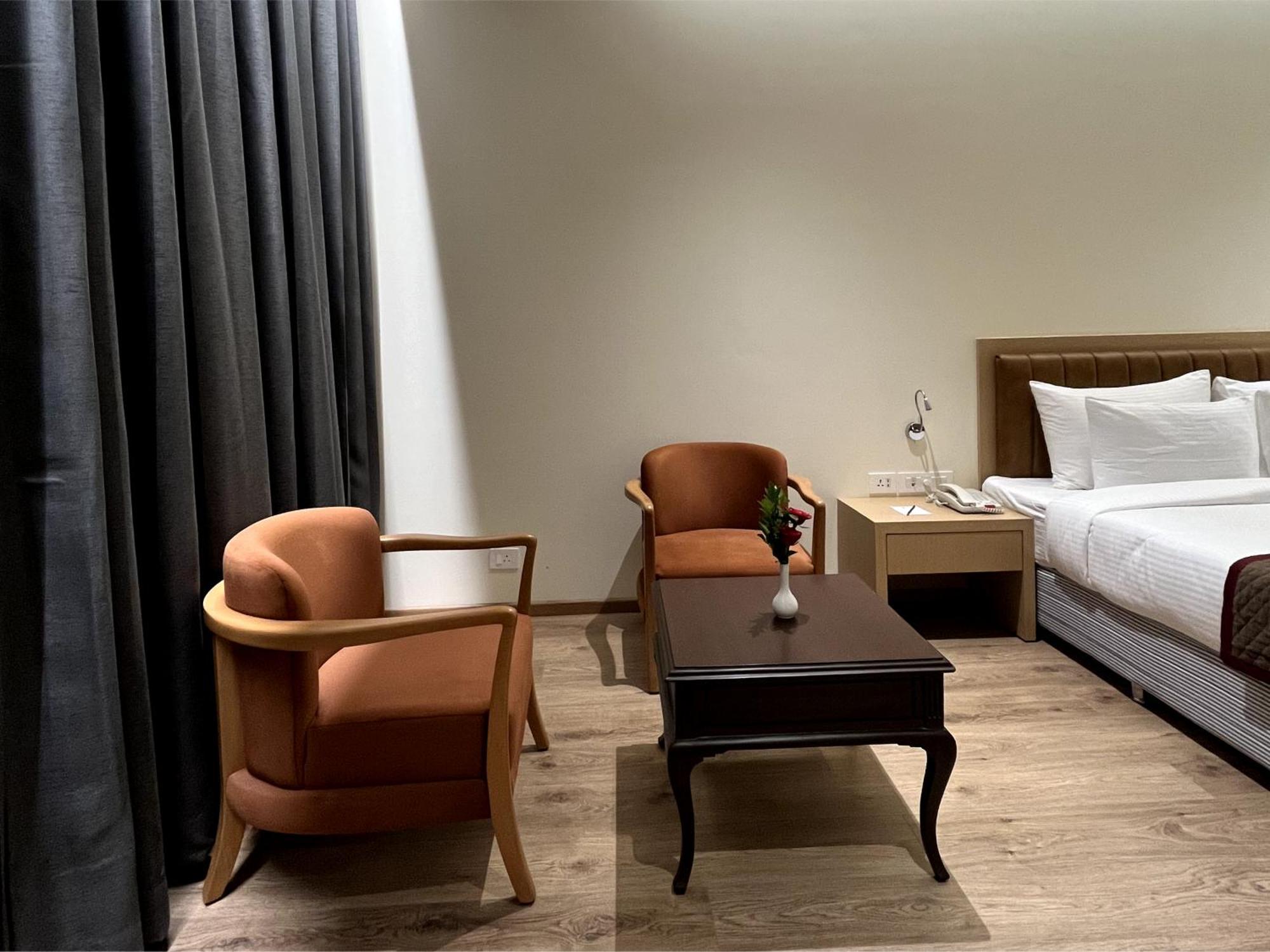 Hotel Ramee Panchshil Kolhapur Esterno foto
