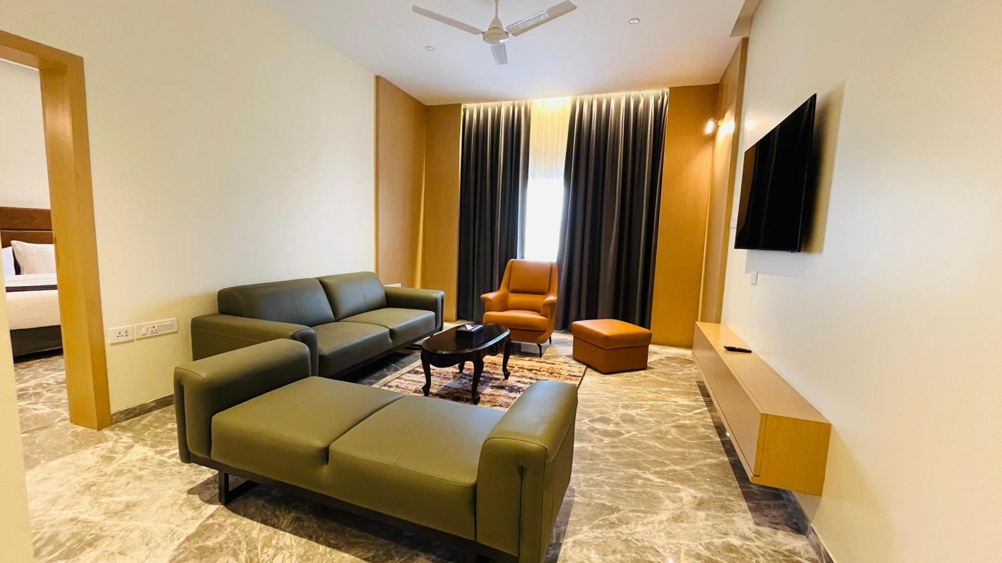 Hotel Ramee Panchshil Kolhapur Esterno foto