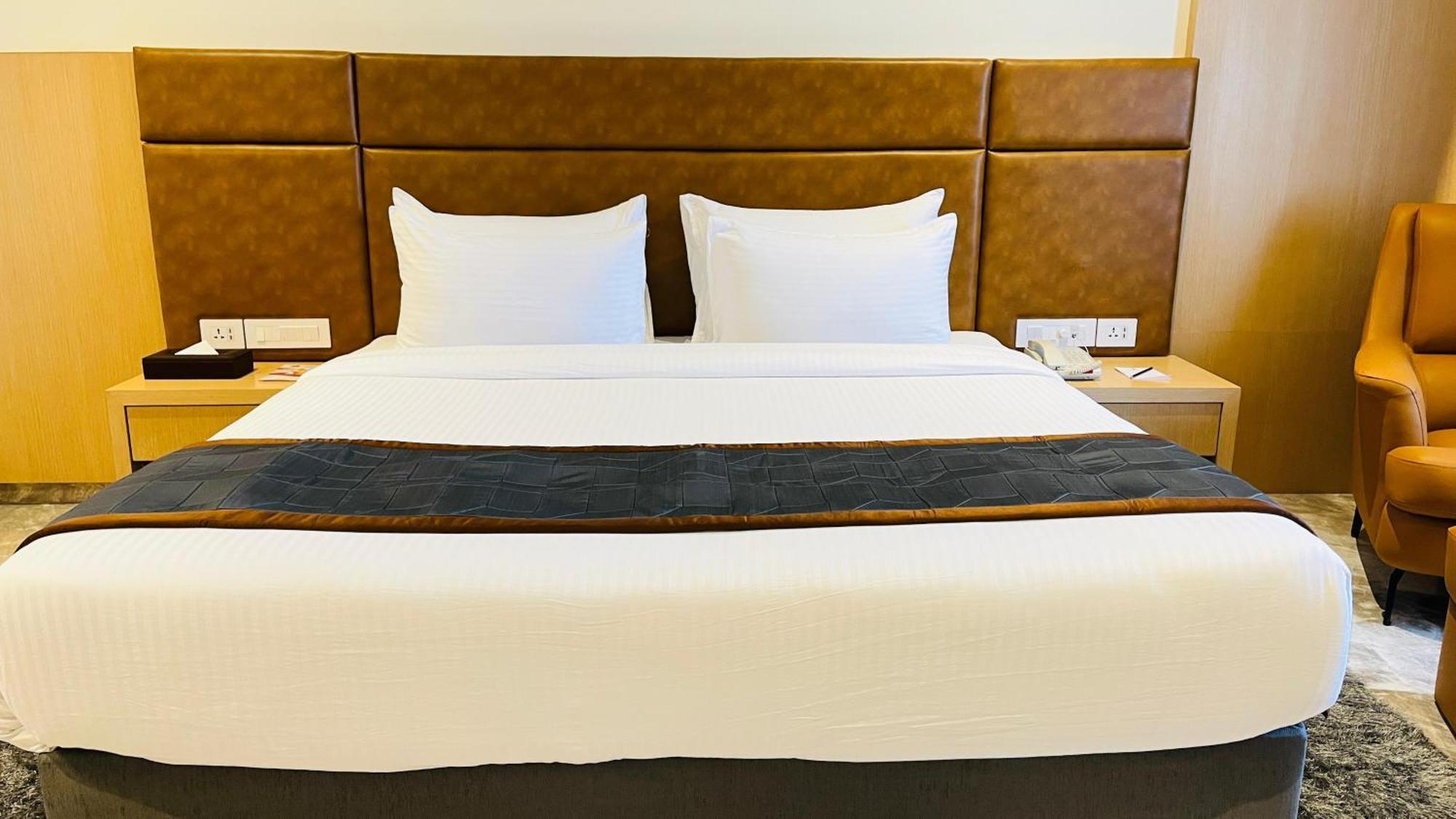Hotel Ramee Panchshil Kolhapur Esterno foto