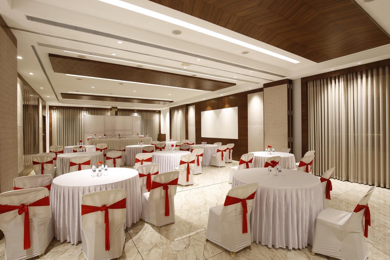 Hotel Ramee Panchshil Kolhapur Esterno foto