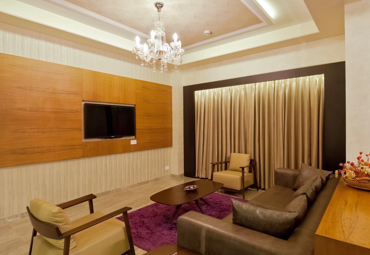 Hotel Ramee Panchshil Kolhapur Esterno foto