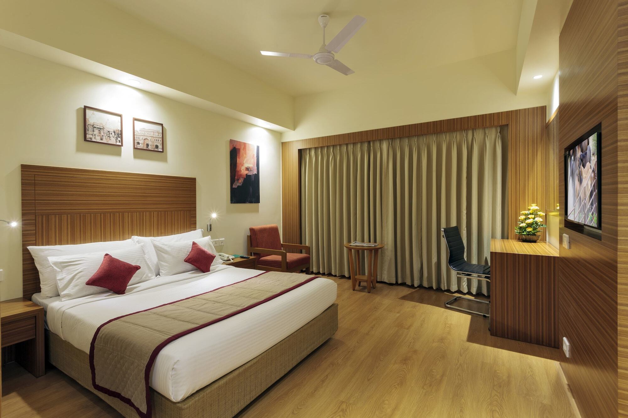 Hotel Ramee Panchshil Kolhapur Esterno foto